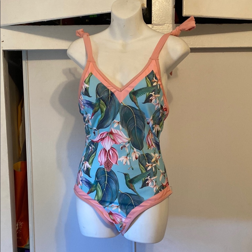 Cupshe swimwear size m floral pink and blue